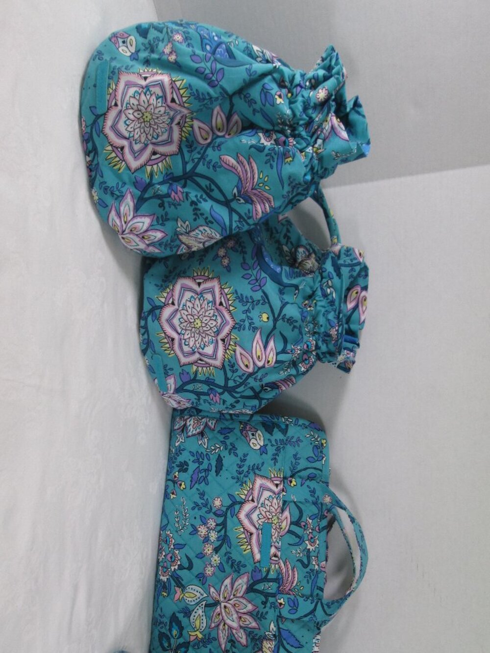 Vera Bradley 4pc Peacock Garden Travel Set Hanging Organizer, Ditty Bags, Lotion